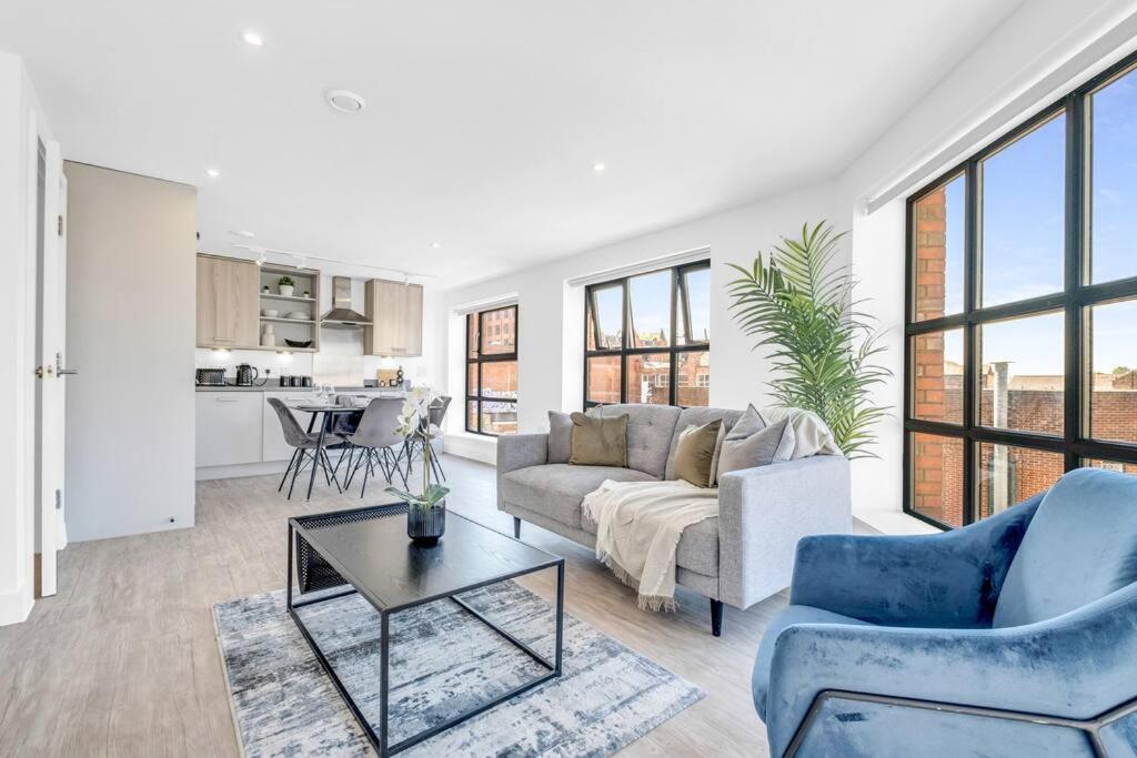 Lovely Two Bedroom Located Centrally *