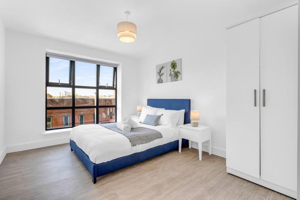 Apartment Lovely Two Bedroom Located Centrally