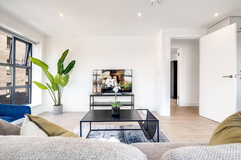 Apartment Lovely Two Bedroom Located Centrally