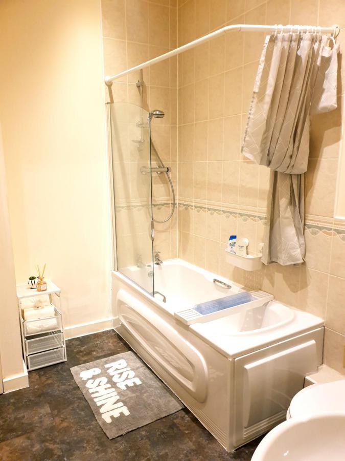 Platinum Birmingham- Free Secure Parking- Fast Fibre Wi-fi Apartment *