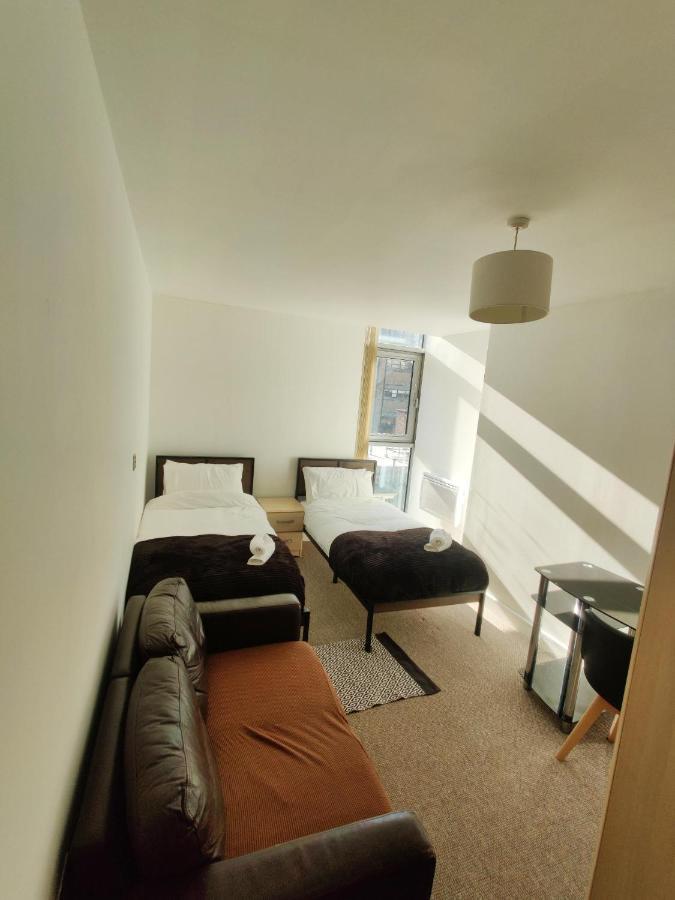 Prime Location Stunning Floor-to-ceiling Windows Apartment Birmingham