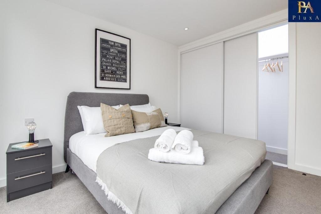 Pluxa Lavish Escape Classy City Centre