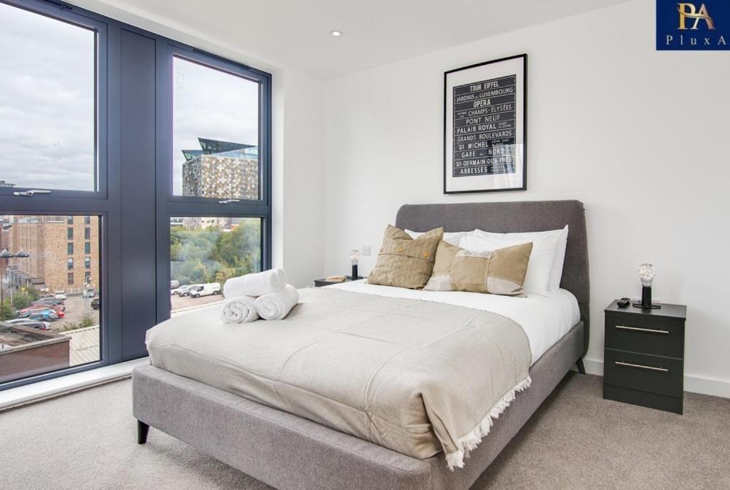 Pluxa Lavish Escape Classy City Centre Apartment