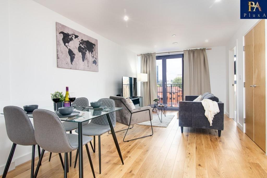 Pluxa Lavish Escape Classy City Centre Birmingham