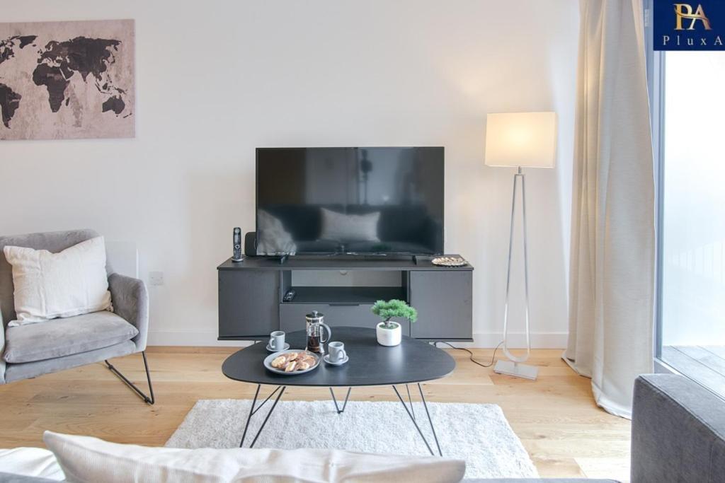 Pluxa Lavish Escape Classy City Centre Apartment *