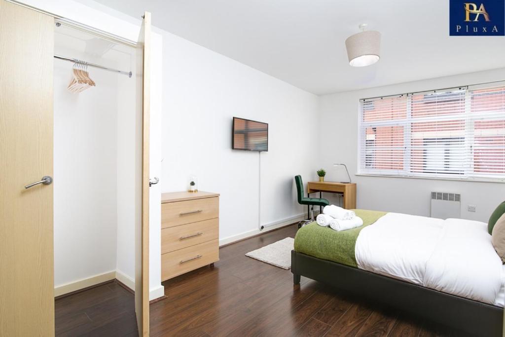 Pluxa Velvet - Center's Lavish Walk To Transit Apartment