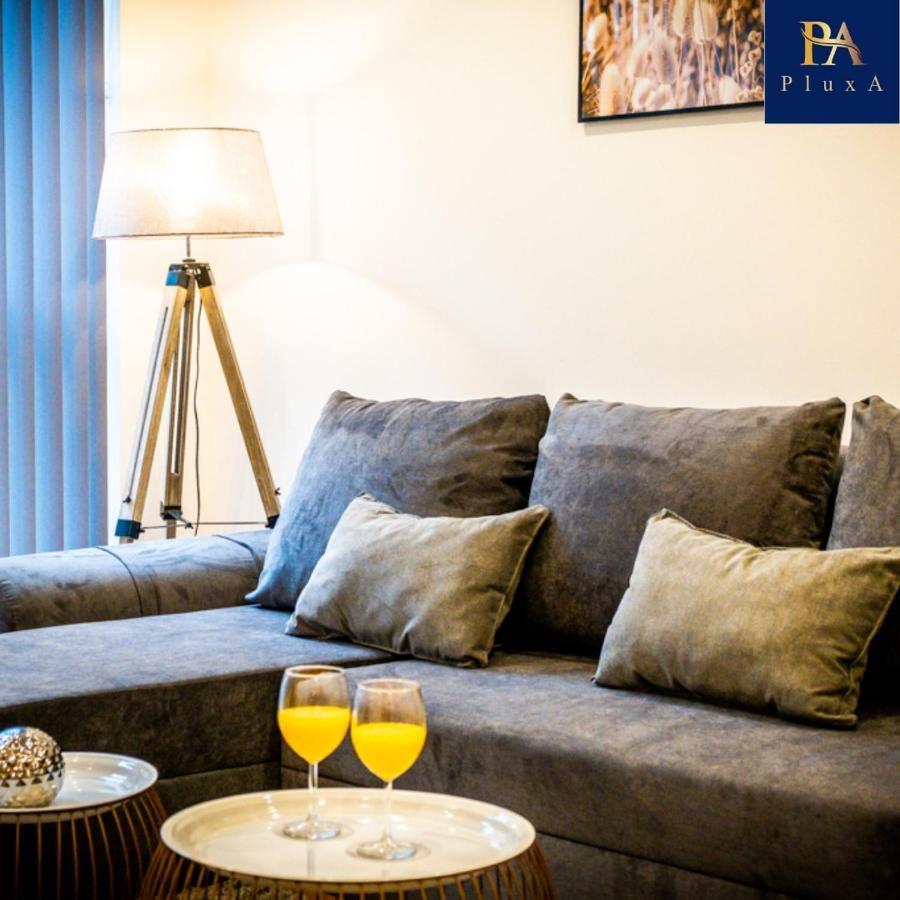 Pluxa Satin Stylish***** 1 Bedroom