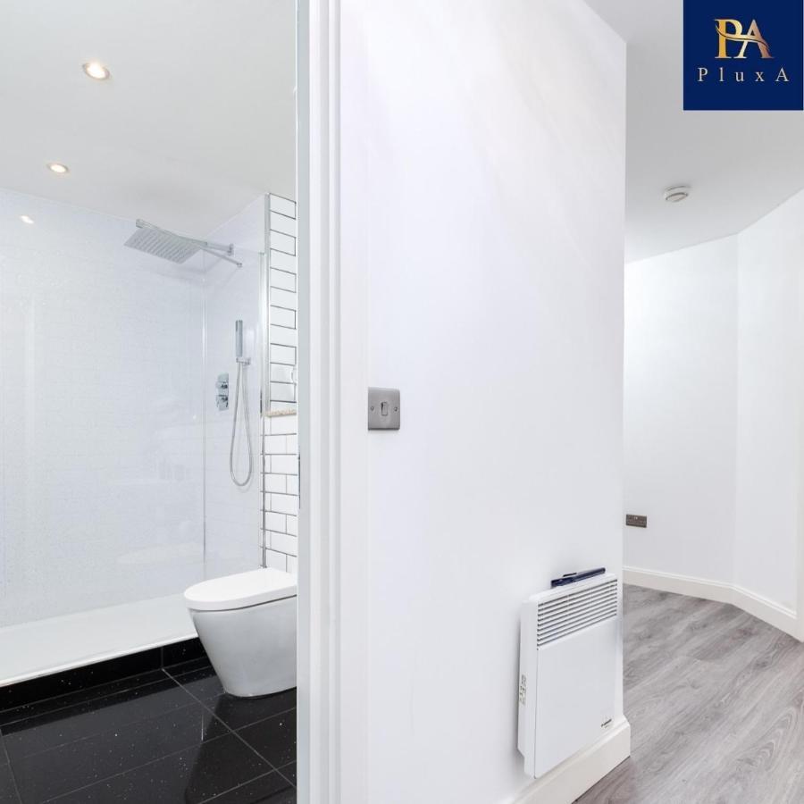 Pluxa Vivid Veranda Beautiful Centre With Free Parking Birmingham