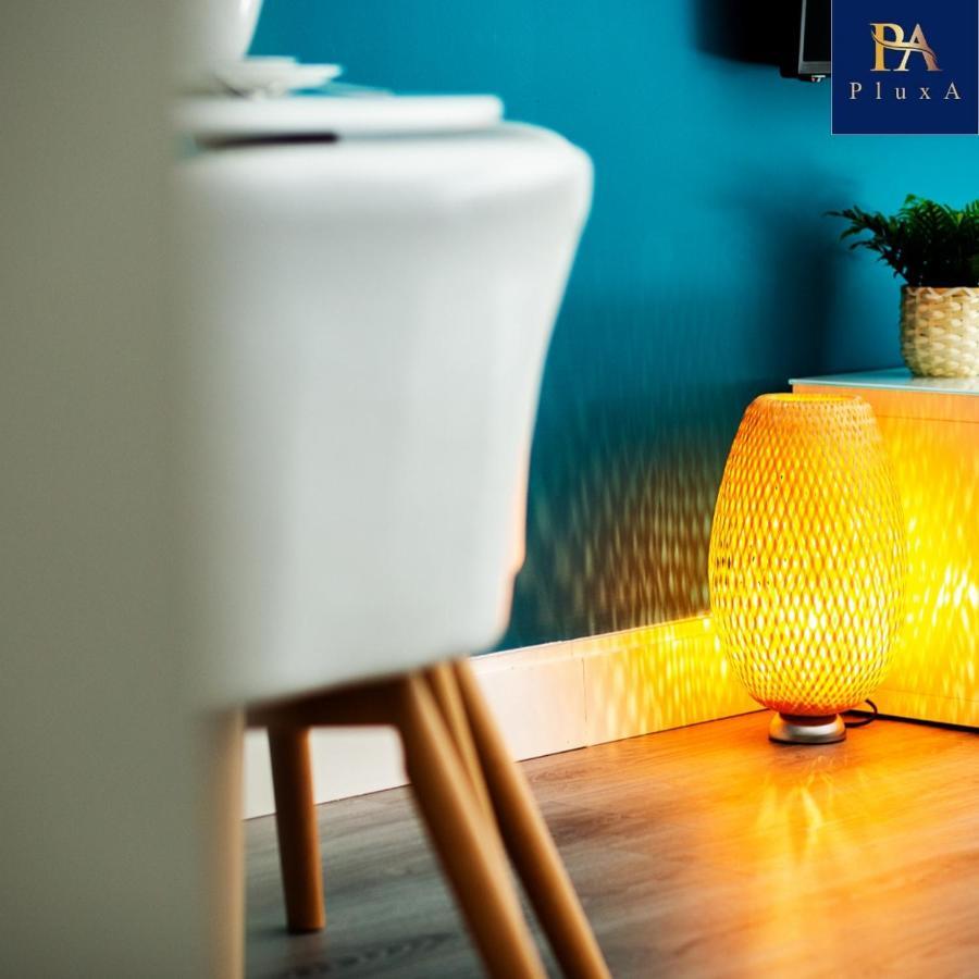 Pluxa Vivid Veranda Beautiful Centre With Free Parking *