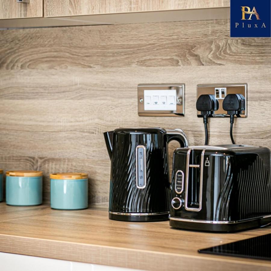 Apartment Pluxa Mint Bliss - Stylish With Workspace Birmingham