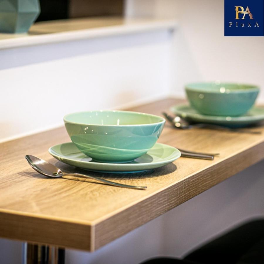 Apartment Pluxa Mint Bliss - Stylish With Workspace *