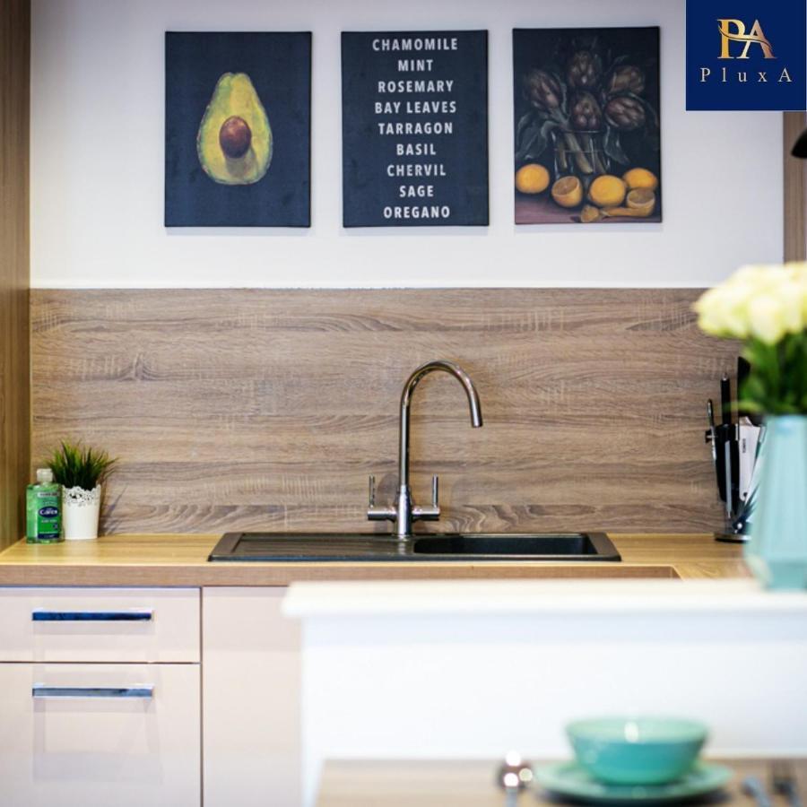 Apartment Pluxa Mint Bliss - Stylish With Workspace Birmingham
