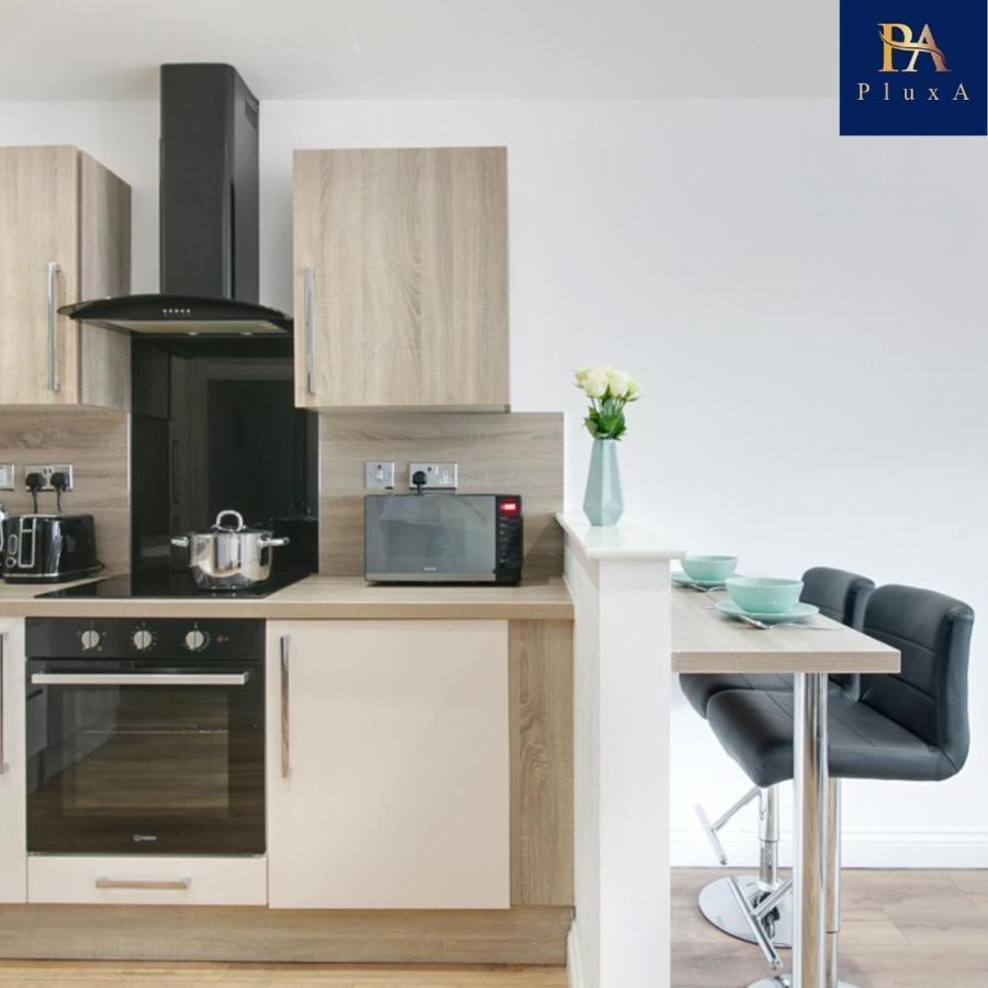 Apartment Pluxa Mint Bliss - Stylish With Workspace