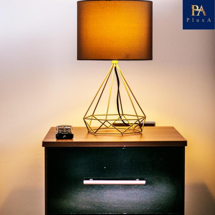 Pluxa Mint Bliss - Stylish With Workspace Apartment Birmingham
