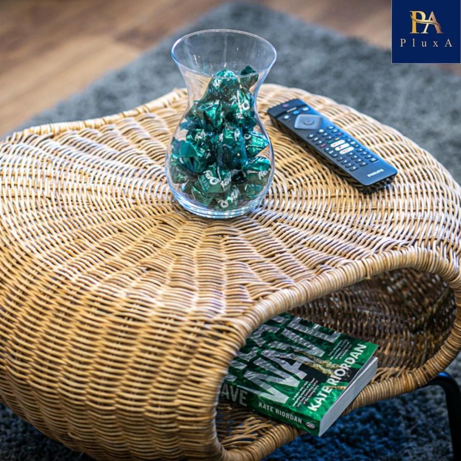 Apartment Pluxa Mint Bliss - Stylish With Workspace Birmingham