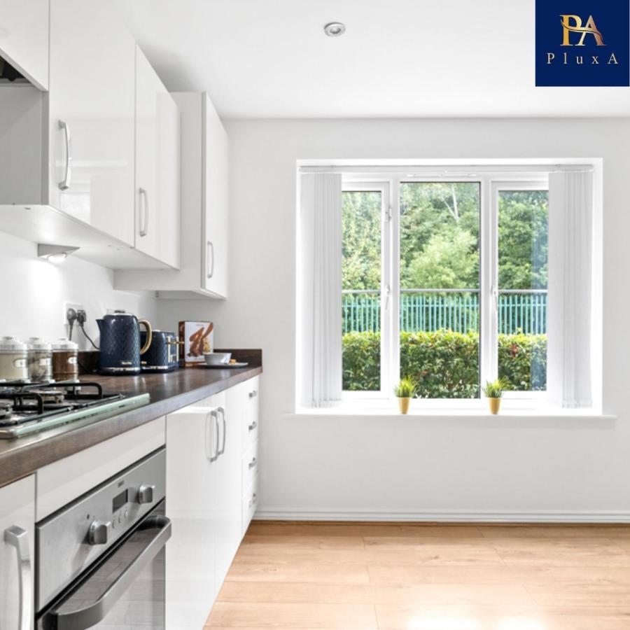 Pluxa Royal Azul 4 Bedroom House With Car Park * Birmingham
