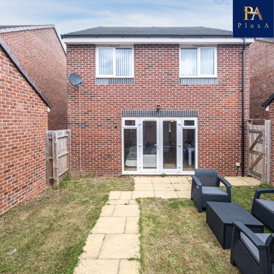 Pluxa Royal Azul 4 Bedroom House With Car Park * Birmingham