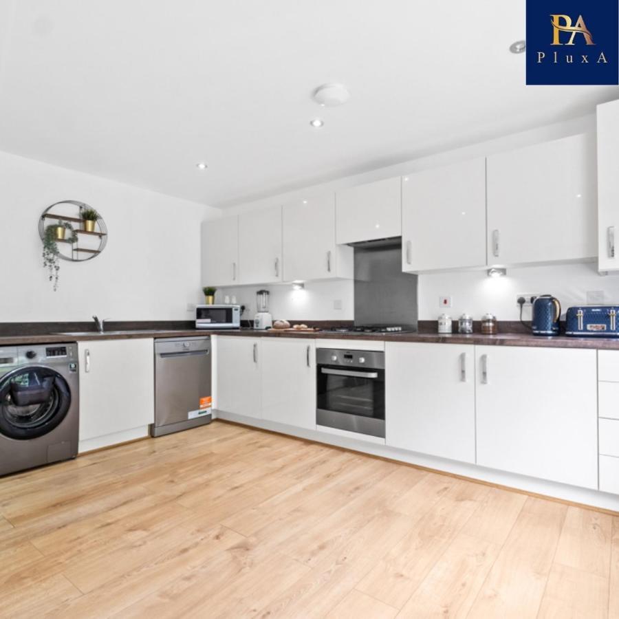 Holiday home Pluxa Royal Azul 4 Bedroom House With Car Park Birmingham
