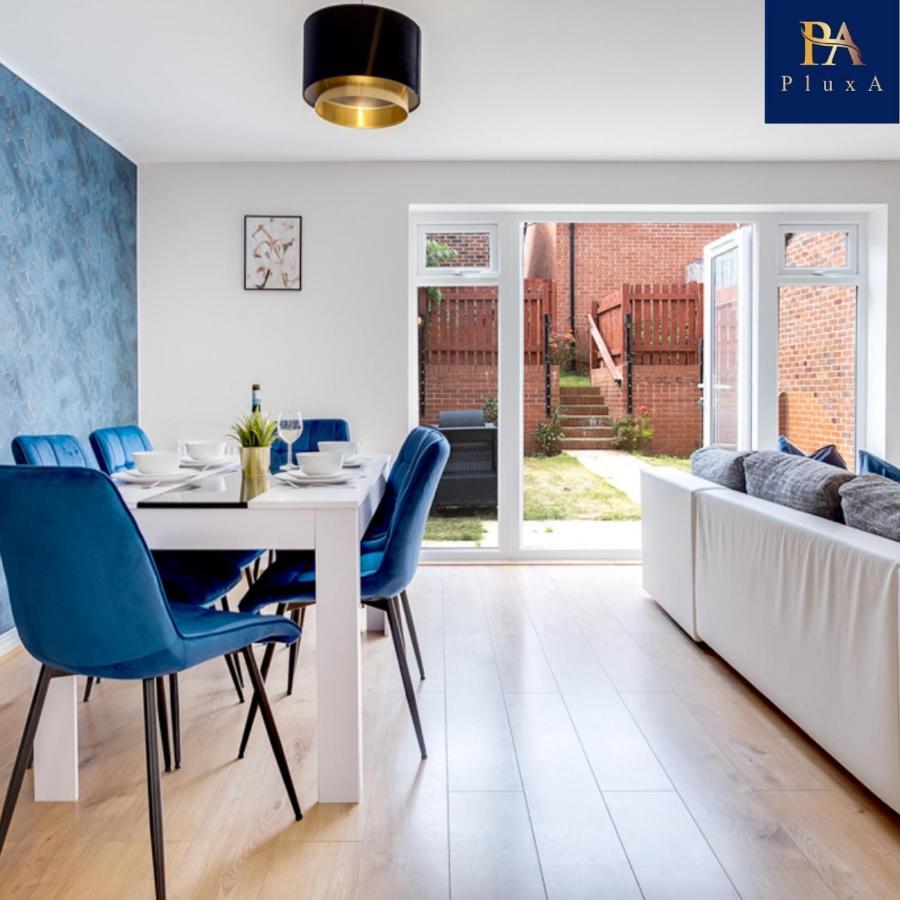 Pluxa Royal Azul 4 Bedroom House With Car Park Holiday home
