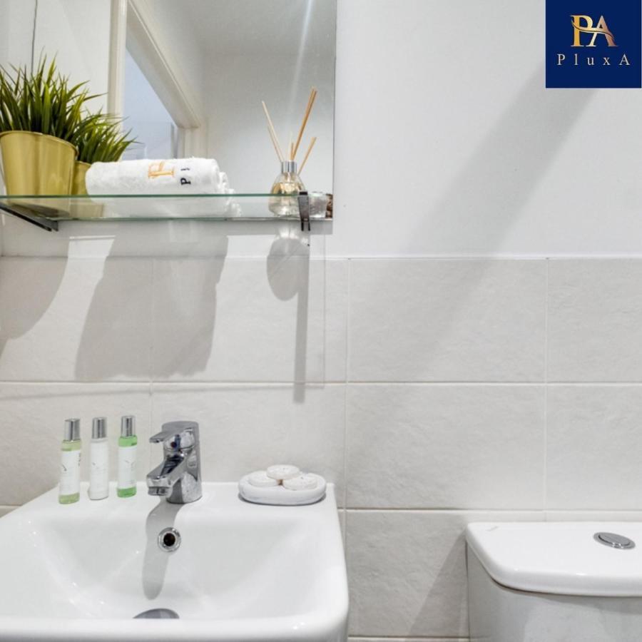 Pluxa Royal Azul 4 Bedroom House With Car Park * Birmingham