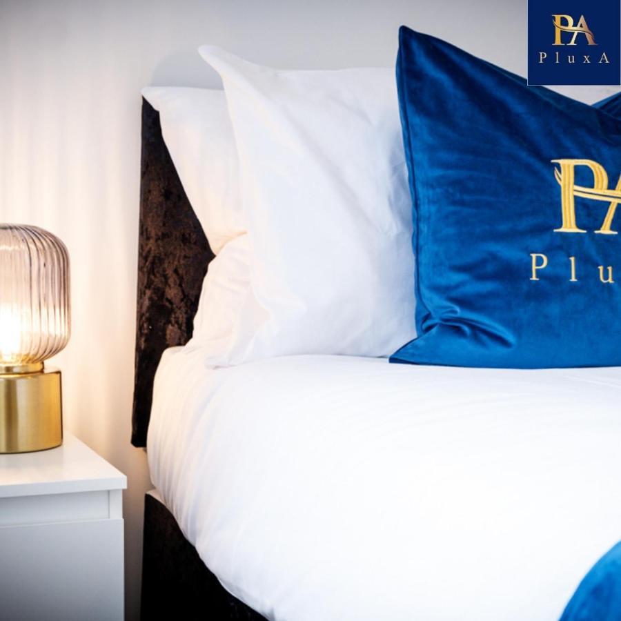 Pluxa Royal Azul 4 Bedroom House With Car Park Birmingham