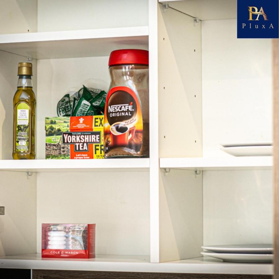 Pluxa The Hideaway - Fully Private Serviced & Parking Apartment *