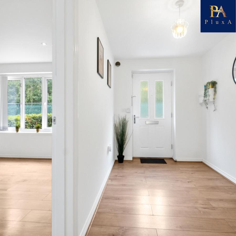 Pluxa Royal Azul 4 Bedroom House With Car Park *