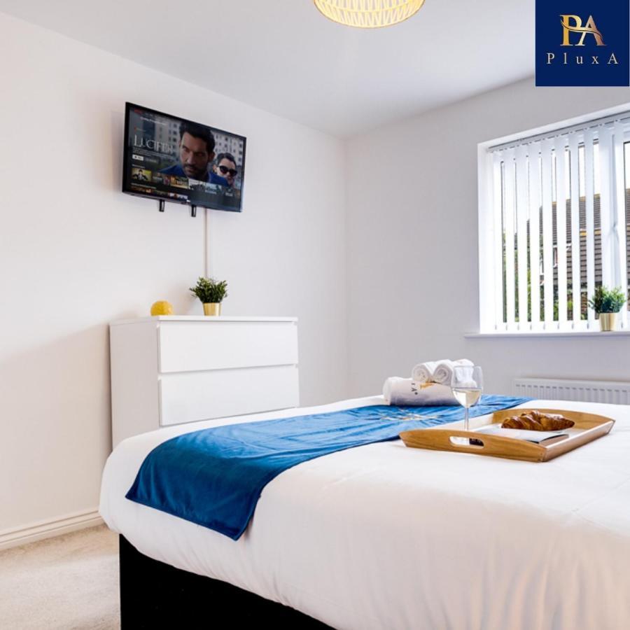 Pluxa Royal Azul 4 Bedroom House With Car Park *