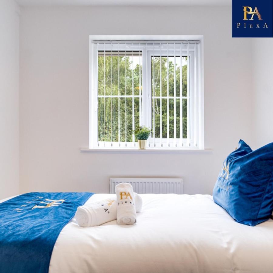 Pluxa Royal Azul 4 Bedroom House With Car Park * Birmingham