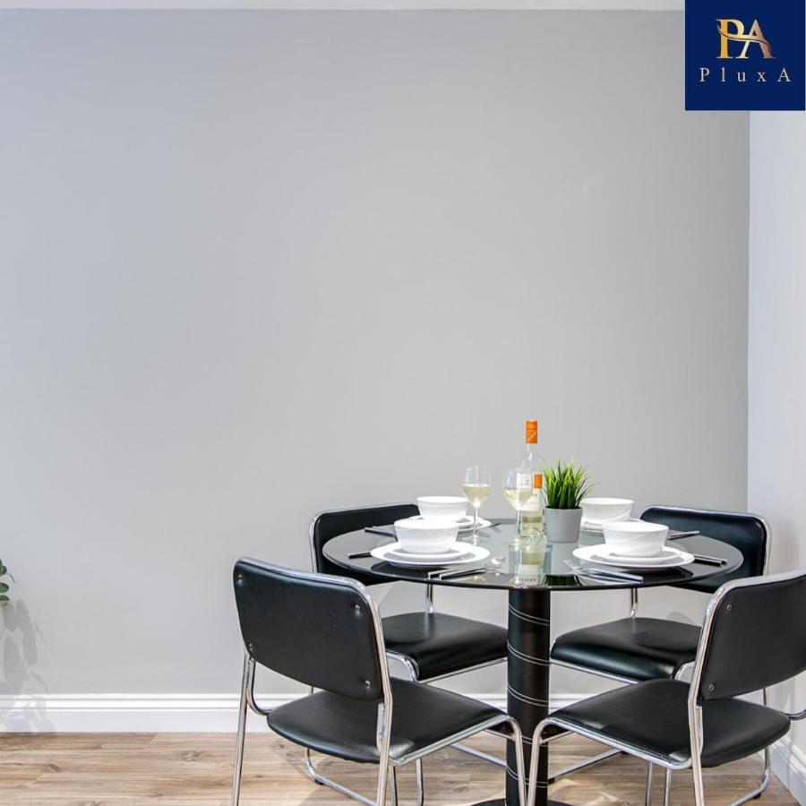Fully Private & Free Parking - Pluxa Silken Grey *