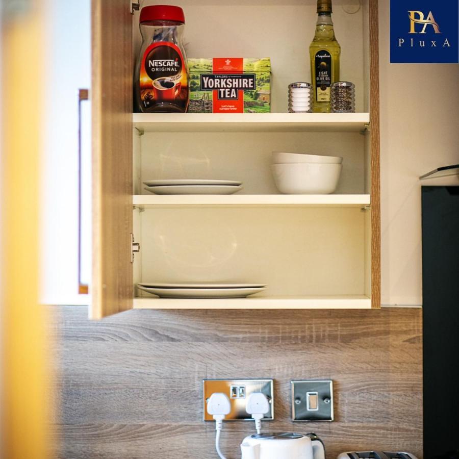 Fully Private & Free Parking - Pluxa Silken Grey Apartment *