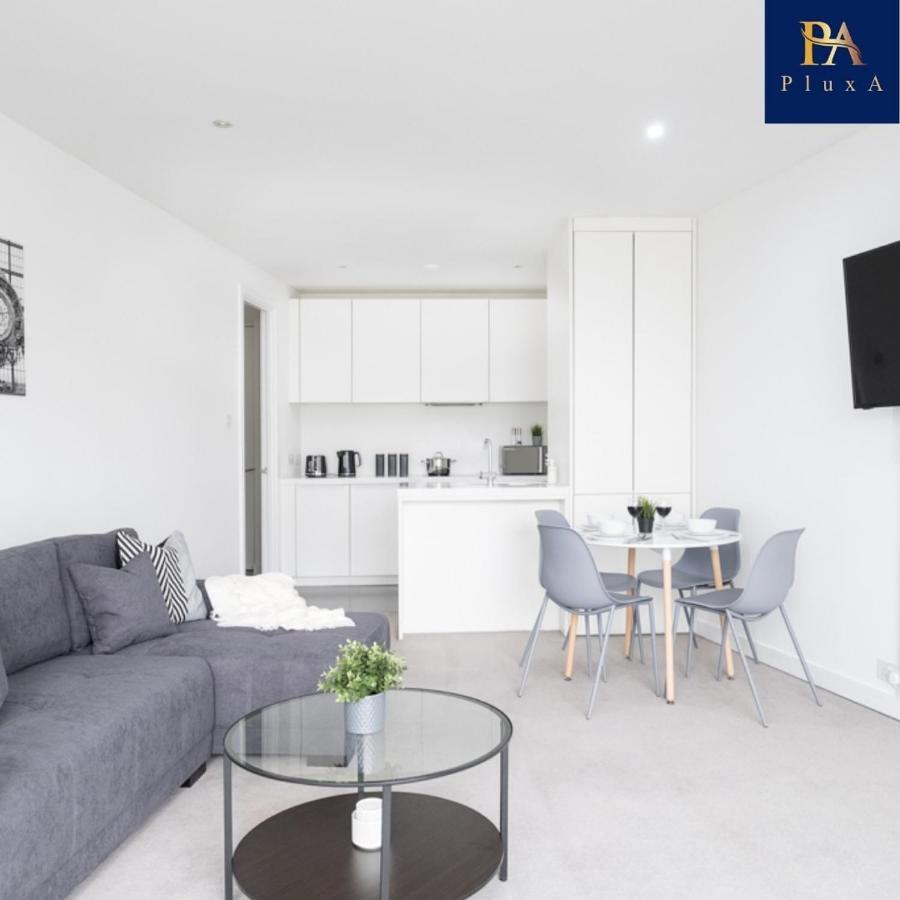 Pluxa Grand Plaza Iconic Views Apartment