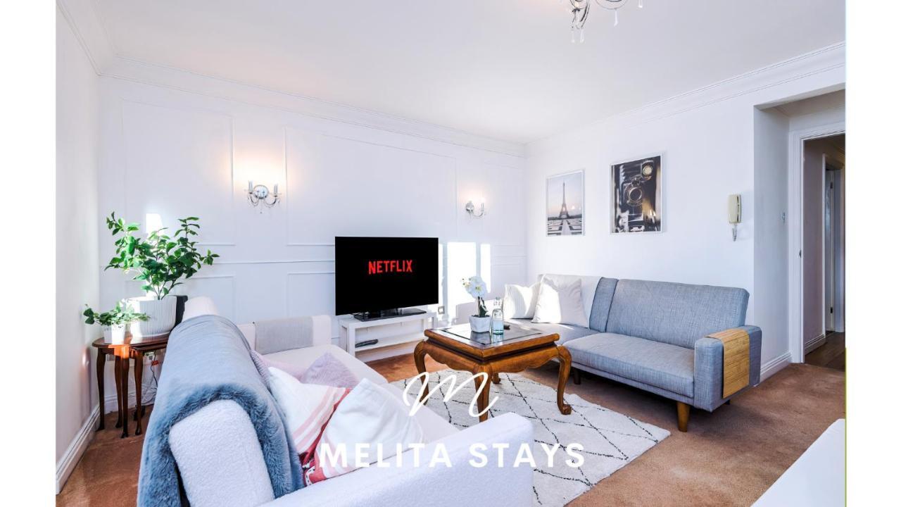 Apartment Spacious And Stylish 2 Bedroom *