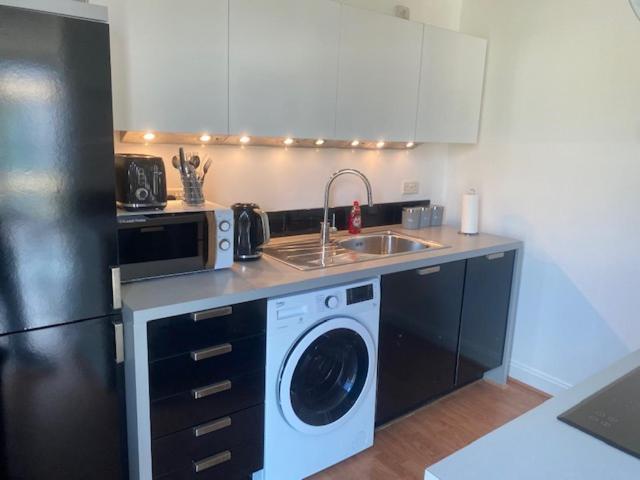 Apartment Superb 1 Bedroom Serviced In City Centre *