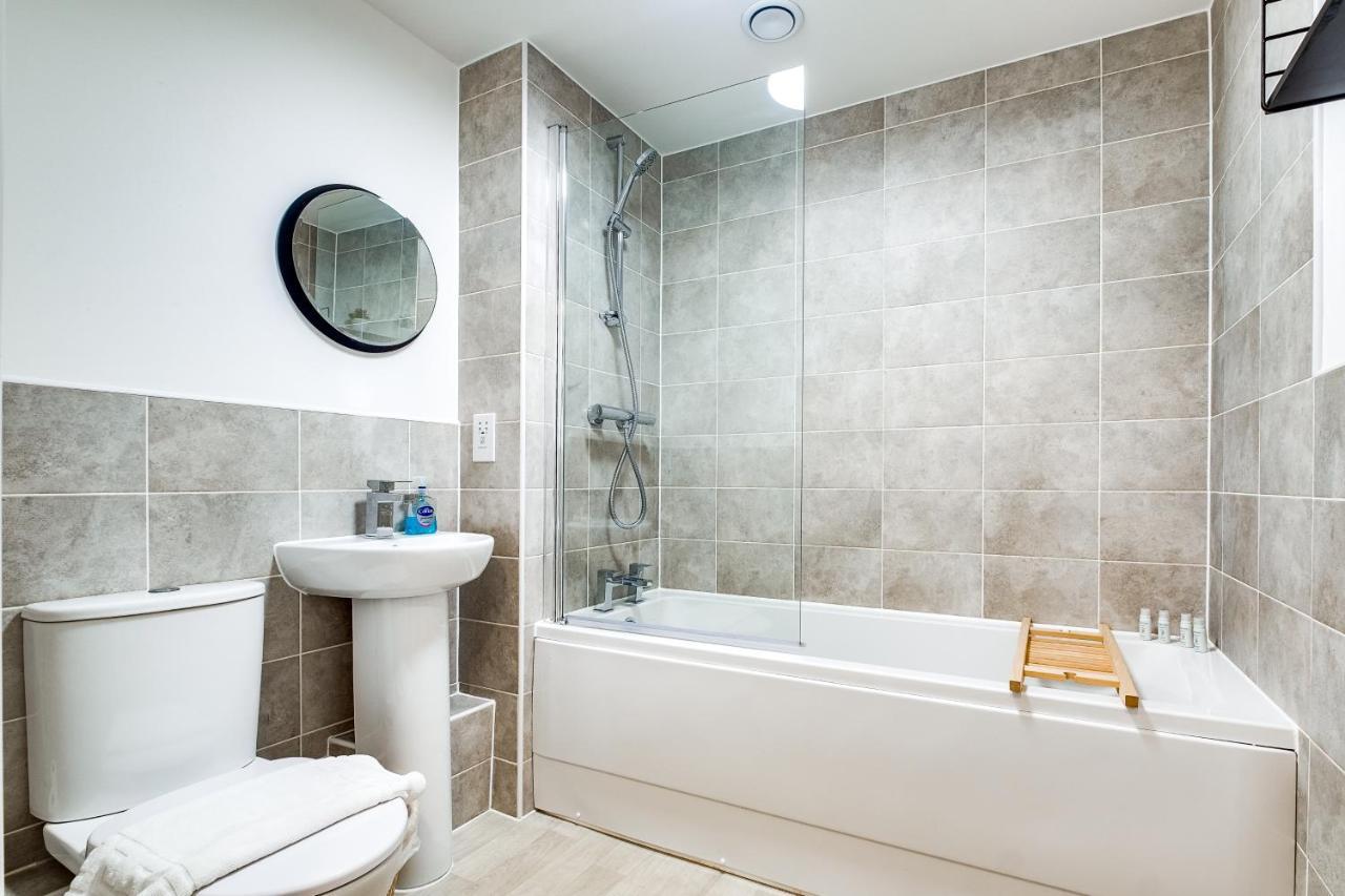 Spacious 4 Bed 2 Bath With Free Gated Parking