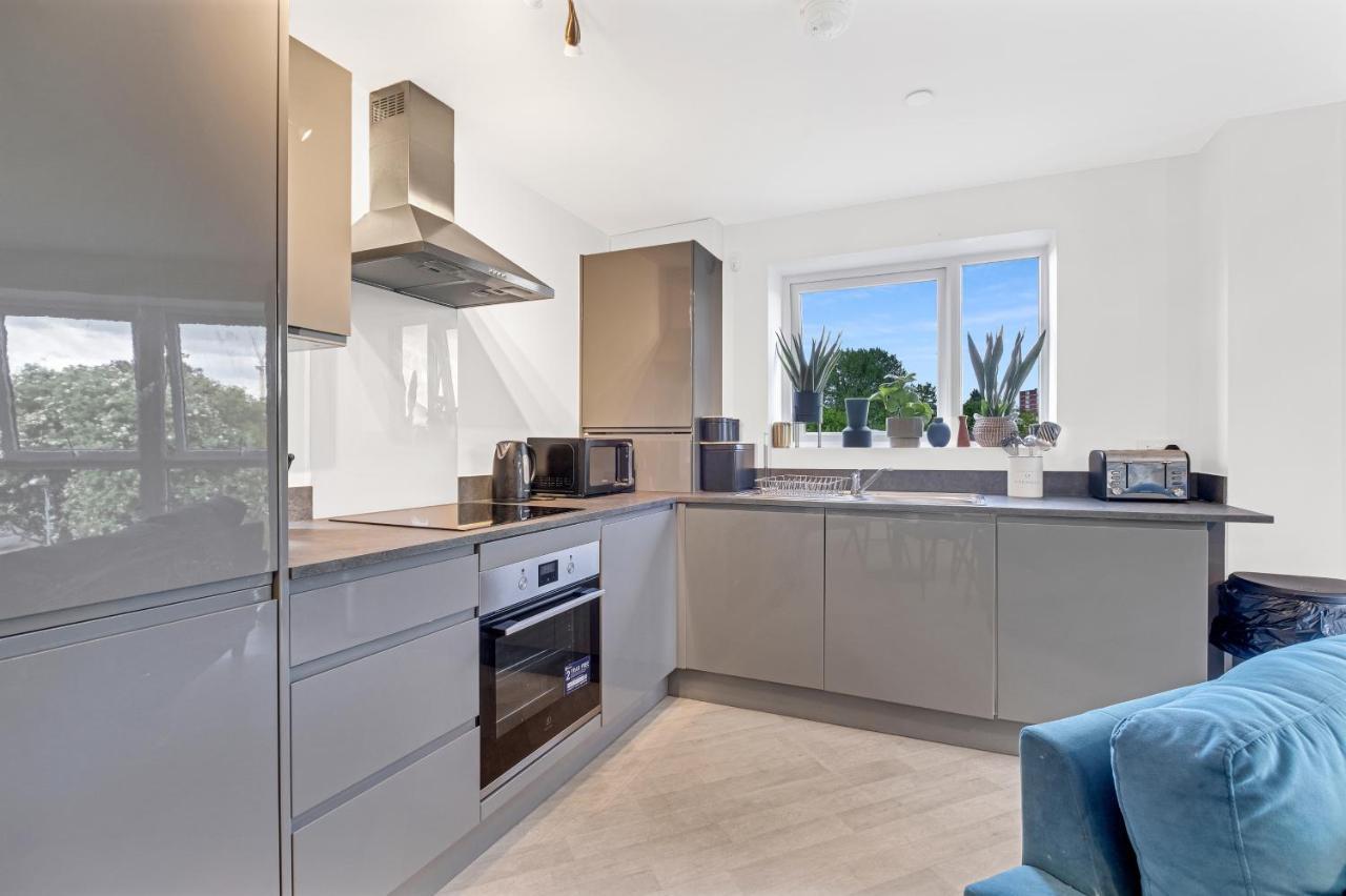 Spacious 4 Bed 2 Bath With Free Gated Parking *