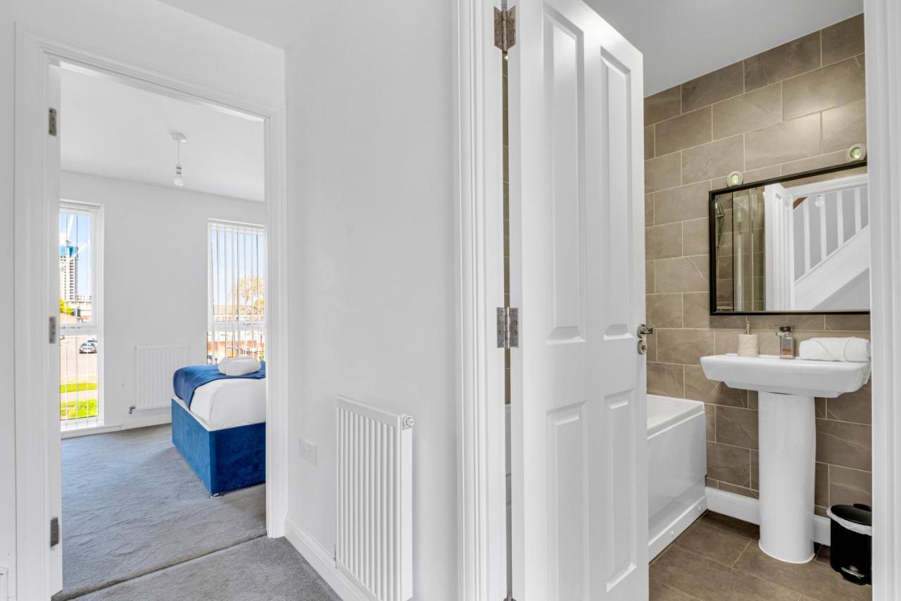 Villa Centre 3 Bedroom House - Family & Business - Demha Nights Birmingham