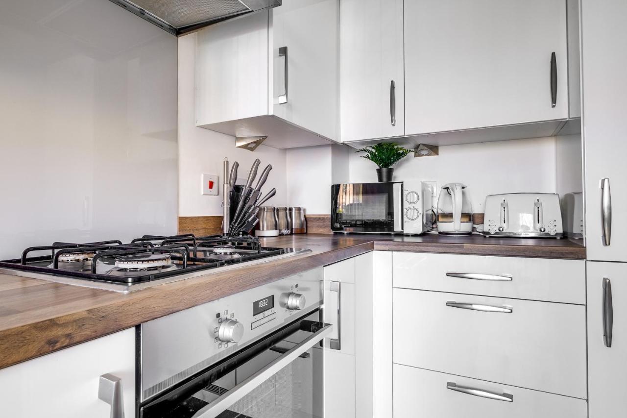 Villa Centre 3 Bedroom House - Family & Business - Demha Nights Birmingham