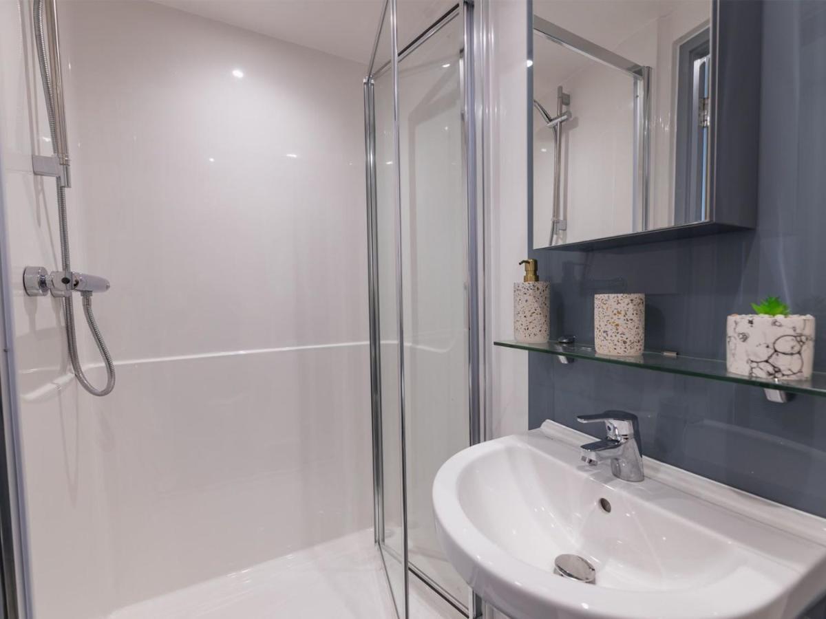 Ensuite Bedrooms With Shared Kitchen At Onyx Located In Apartment