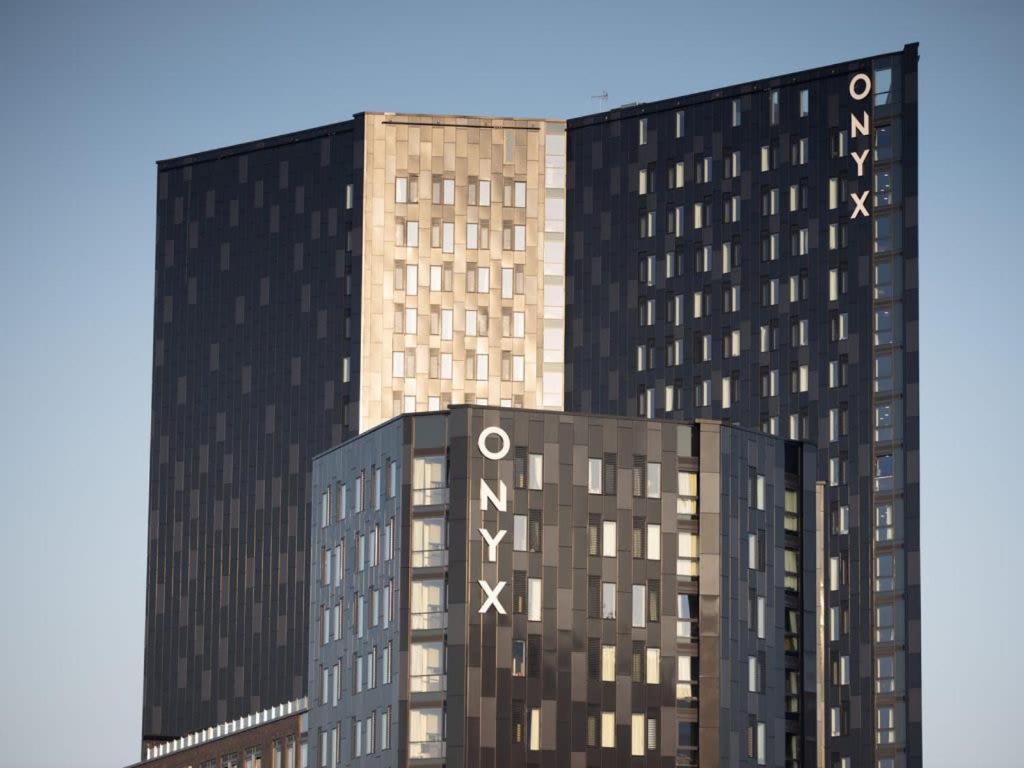 Ensuite Bedrooms With Shared Kitchen At Onyx Located In Apartment *