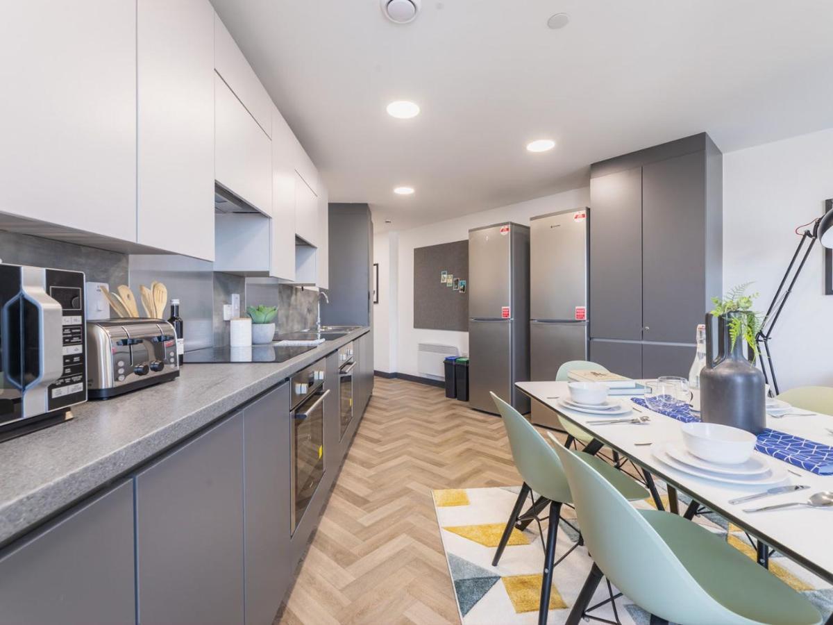 Apartment Ensuite Bedrooms With Shared Kitchen At Onyx Located In