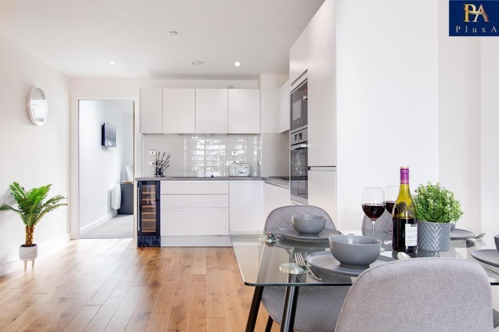 Pluxa Lavish Escape Classy City Centre Apartment