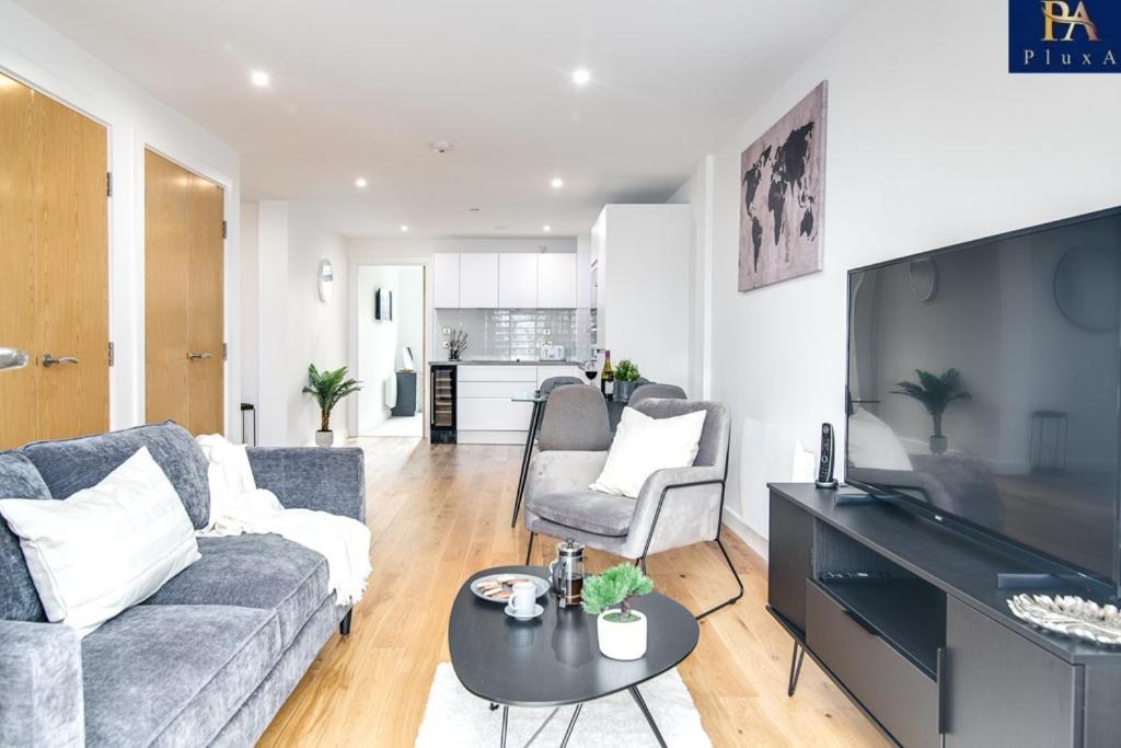 Pluxa Lavish Escape Classy City Centre Apartment