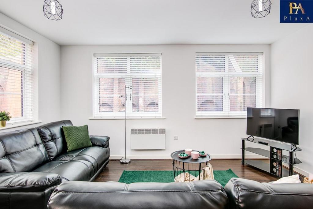 Pluxa Velvet - Center's Lavish Walk To Transit Apartment *