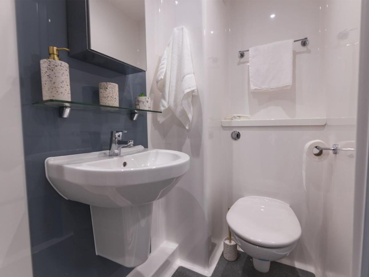 Ensuite Bedrooms With Shared Kitchen At Onyx Located In