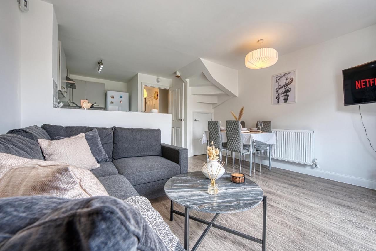 Spacious 4 Bedroom House W/parking Holiday home Birmingham