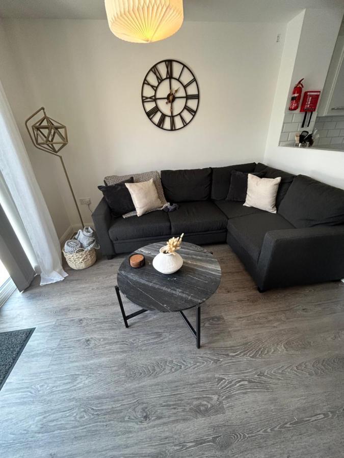 Spacious 4 Bedroom House W/parking Birmingham