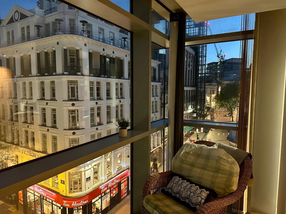 Apartment Prime Location Stunning Floor-to-ceiling Windows *