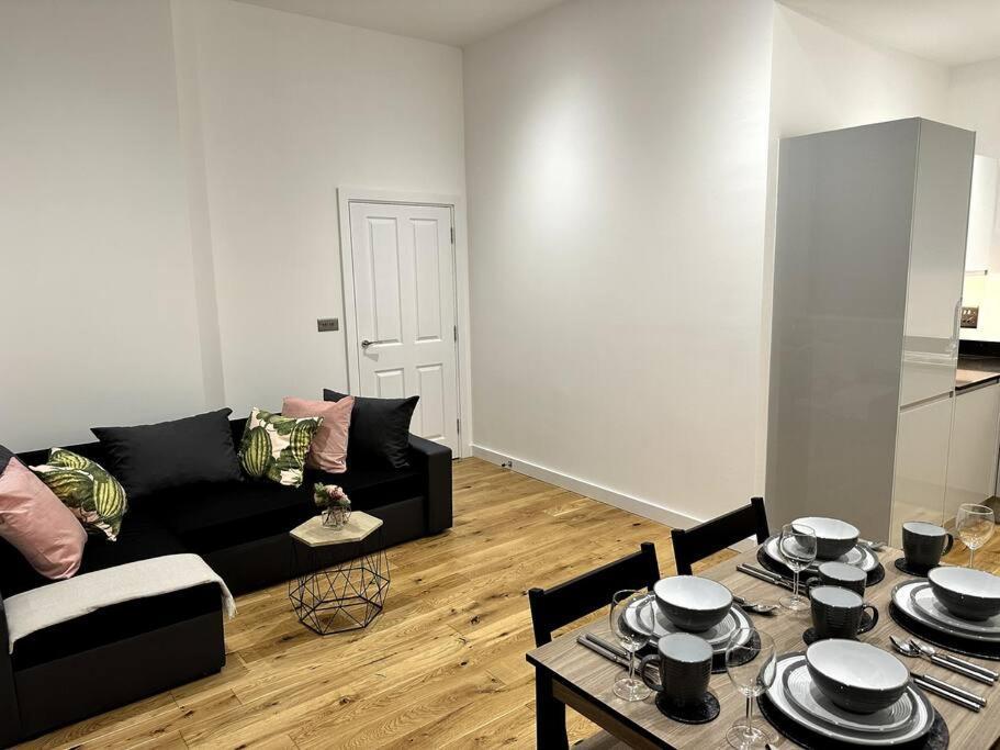 Spacious And Elegant Apartment