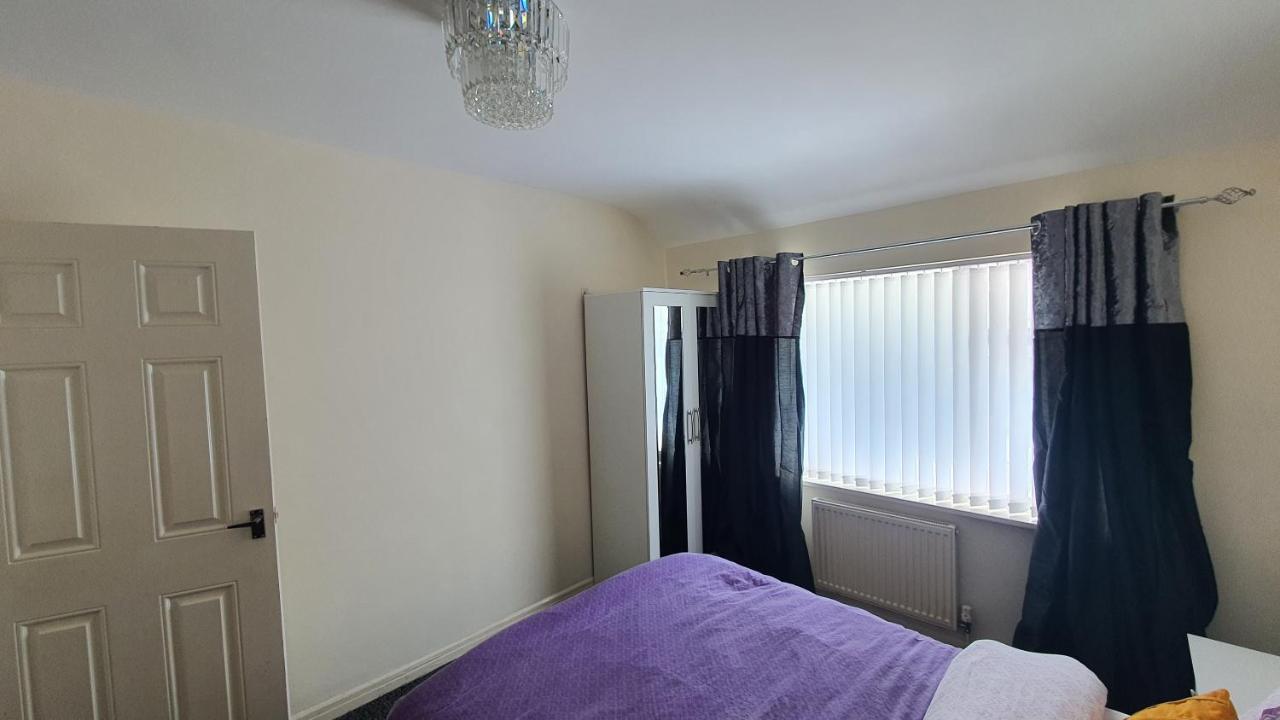 Spacious 3-bedroom In With Driveway Parking Birmingham